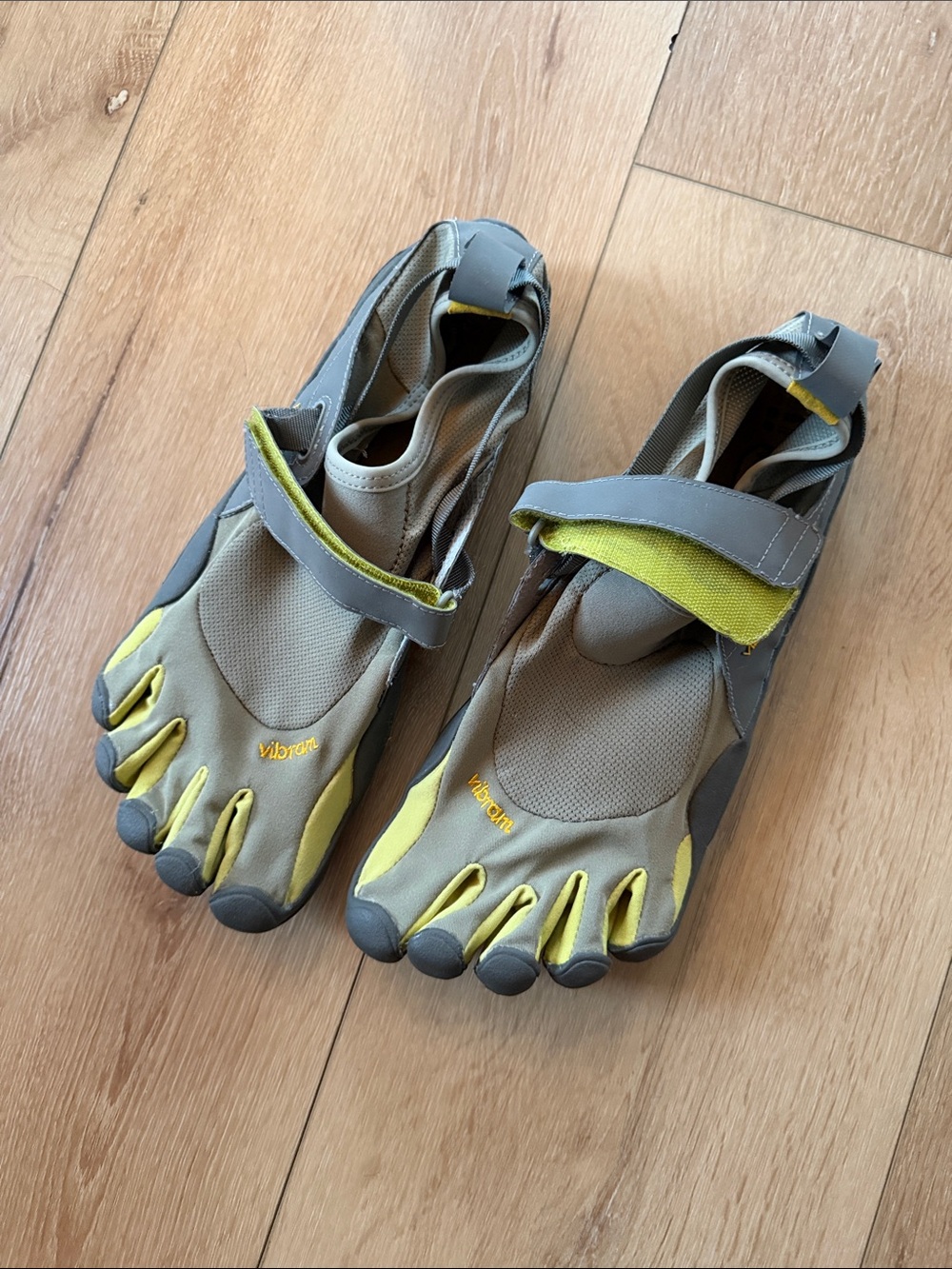 Vibram Men’s FiveFingers Grey and Yellow Minimalist Athletic Shoes NWOT